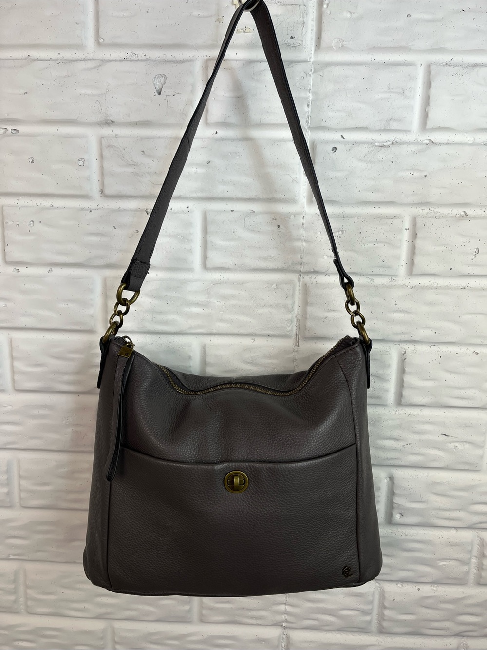 ELLIOTT LUCCA GRAY PEBBLED LEATHER TWIST LOCK POCKET SHOULDER BAG
